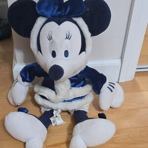Disney 2001 Winter Minnie